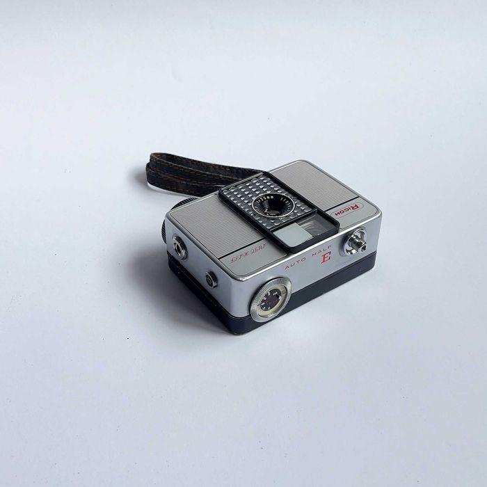 Ricoh Auto Half E – винтидж half-frame 35mm фотоапарат