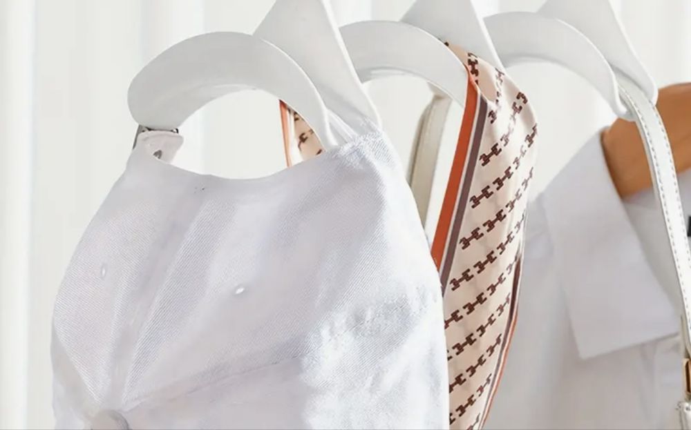 Закачалки за чанти