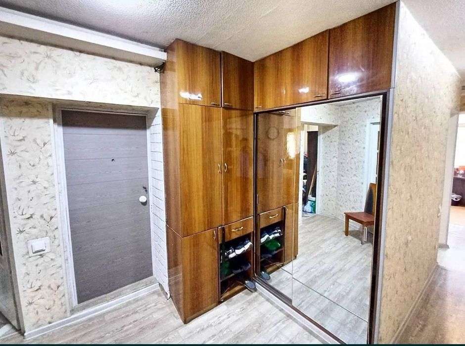 Квартира продаётся метро Хамза Новза 4/2/5 кирпич Чиланзар И24