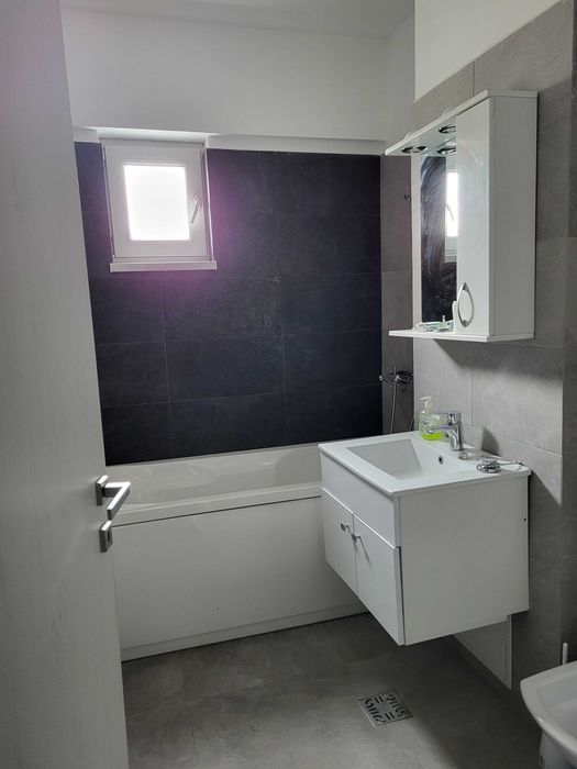 Garsoniera moderna de inchiriat Calea Bucuresti 400 euro 42 mp mobilata si utilata complet AC centrala pe gaz loc de parcare constructie 2024