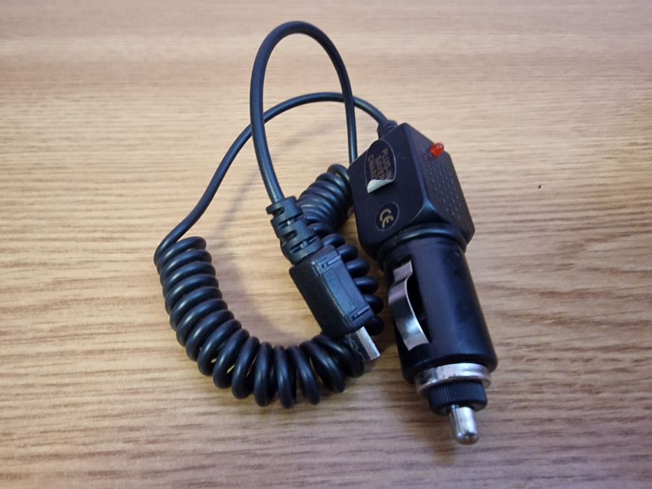 Incarcator telefon-auto