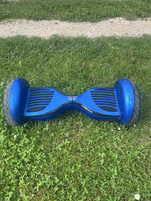 Vând hoverboard – foarte bun, merge perfect, doar zgârieturi