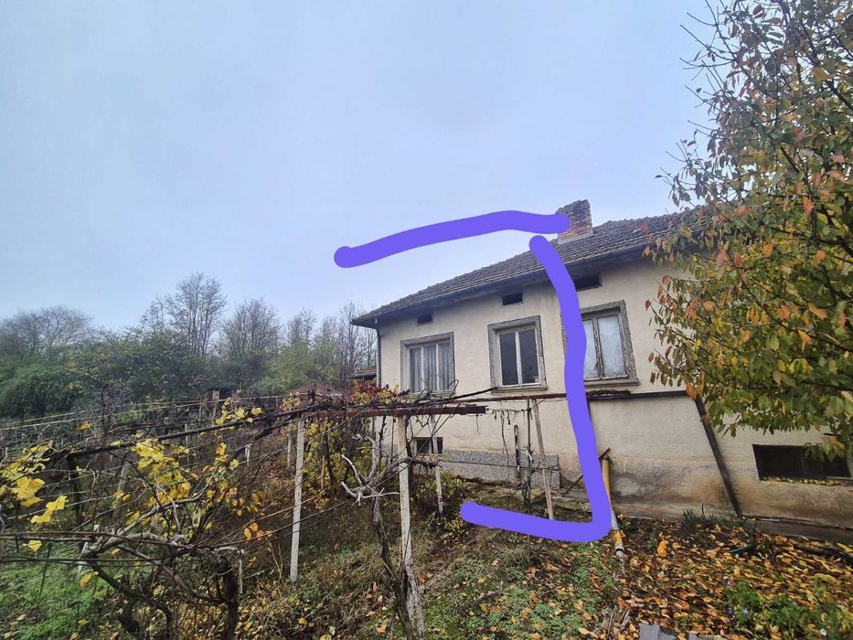 Къща "близнак" в с. Петокладенци обл. Плевен