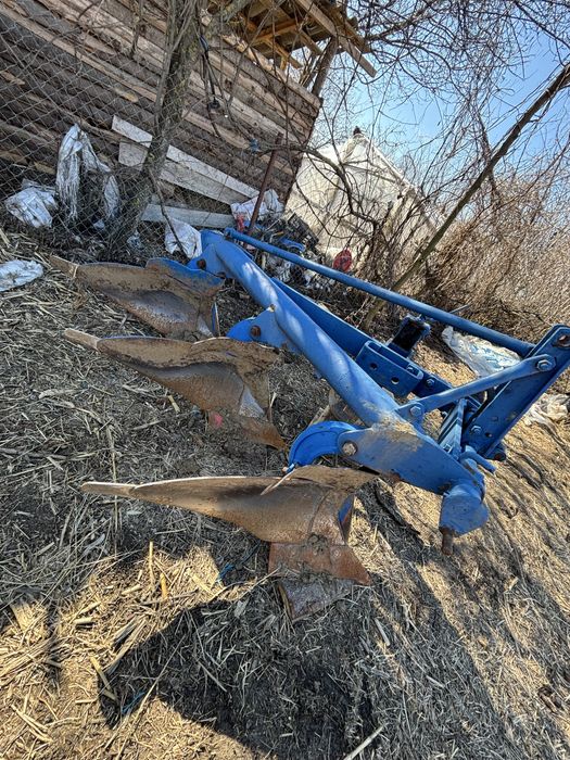 Tractor U650 plus utilaje schimb cu platforma auto