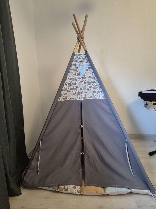 Cort teepee Mami&Leah