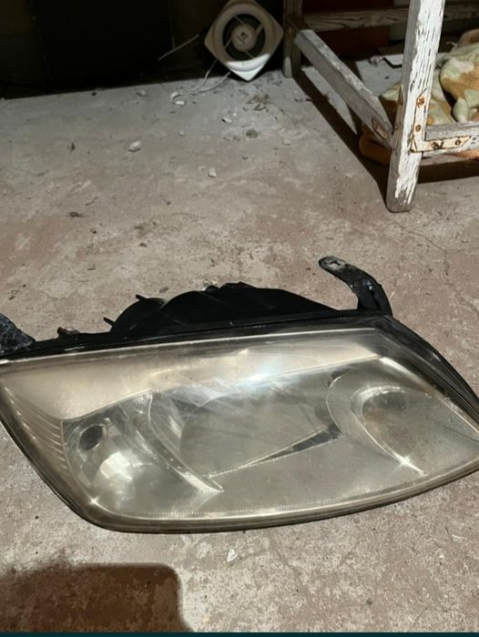 Продам фару гранта, Правая