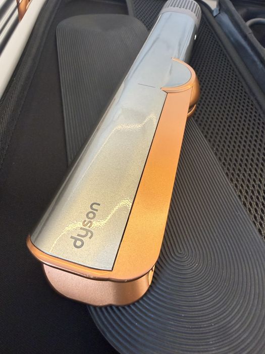 НАМАЛЕН ! Продавам Dyson Airstrait HT01 Silver/Copper