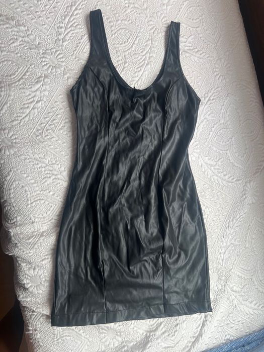 Черна кожена рокля