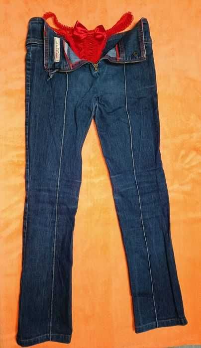 Blugi drepți cu fermoar la spate