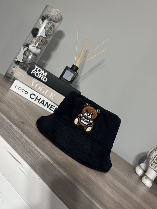 Черна Шапка Moschino