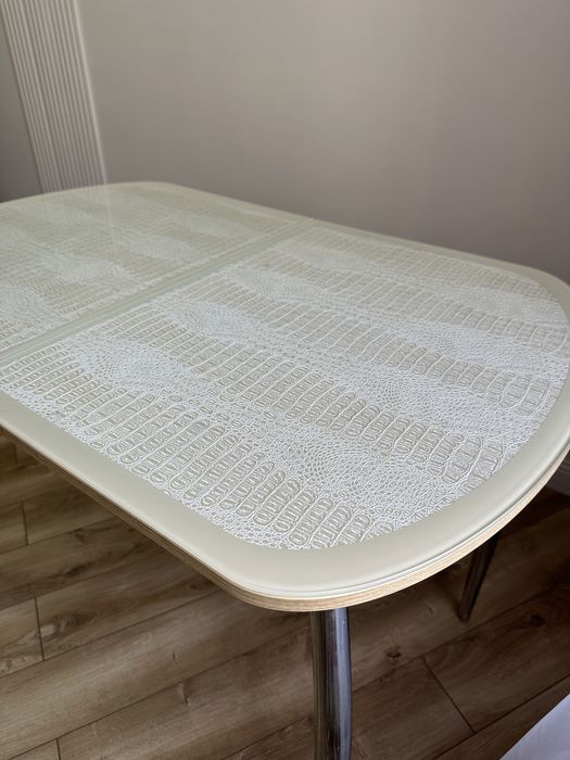 Продам кухонный стол