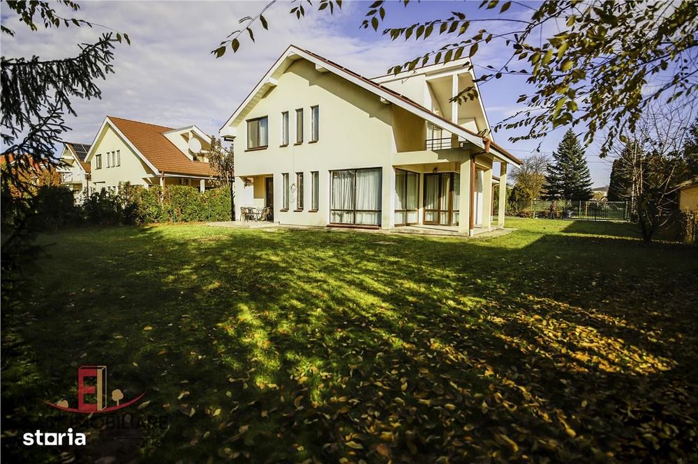 Casa 3 dormitoare, garaj incalzit, 700mp, panouri solare, Orizont, Liv