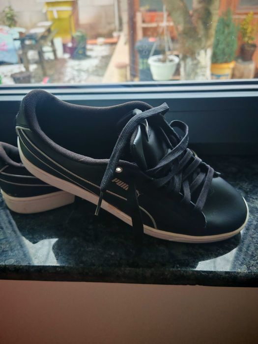 Vând adidași puma