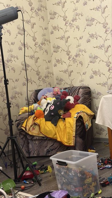 Диван стол стулья кресло