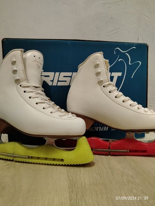 Коньки профессиональные