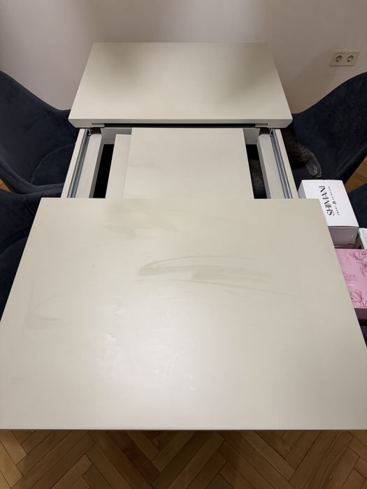 Трапезна маса със столове