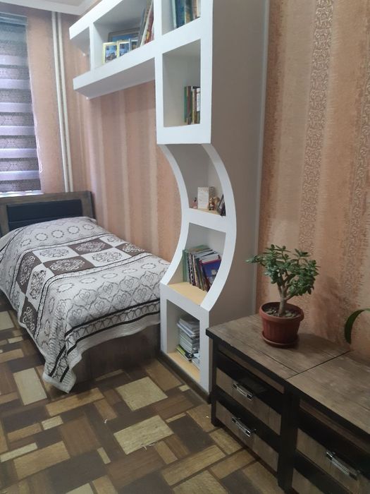 4 xonali kvartira sotiladi 4 etajlik dom 2 etaj