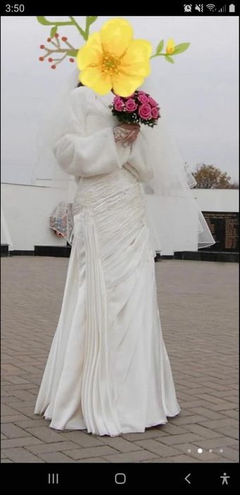 Rochie de  mireasä cu cerc gecuta blană si vual tot la 500 lei S