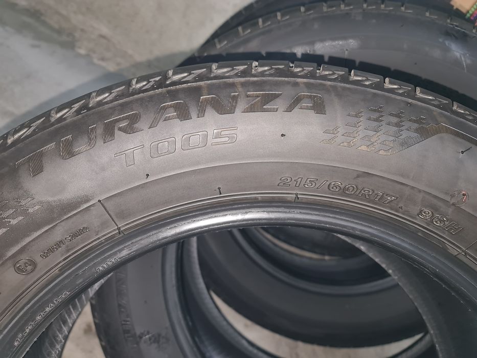Vând 4 anvelope de vara Bridgestone turanza T005