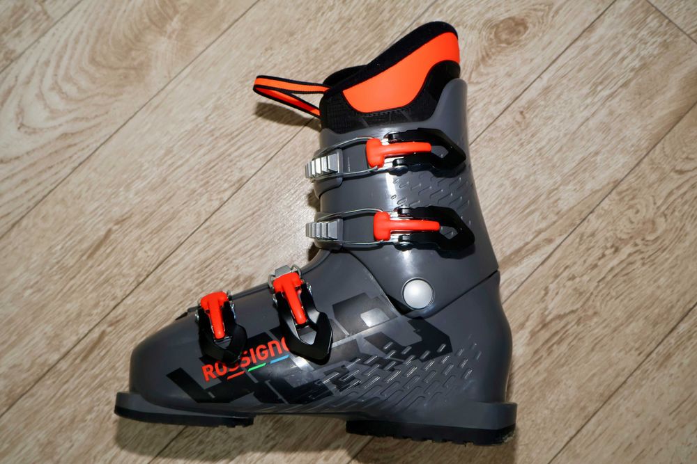 Детски ски обувки Rossignol.