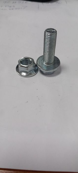 Suruburi cap hexagonal + piulițe