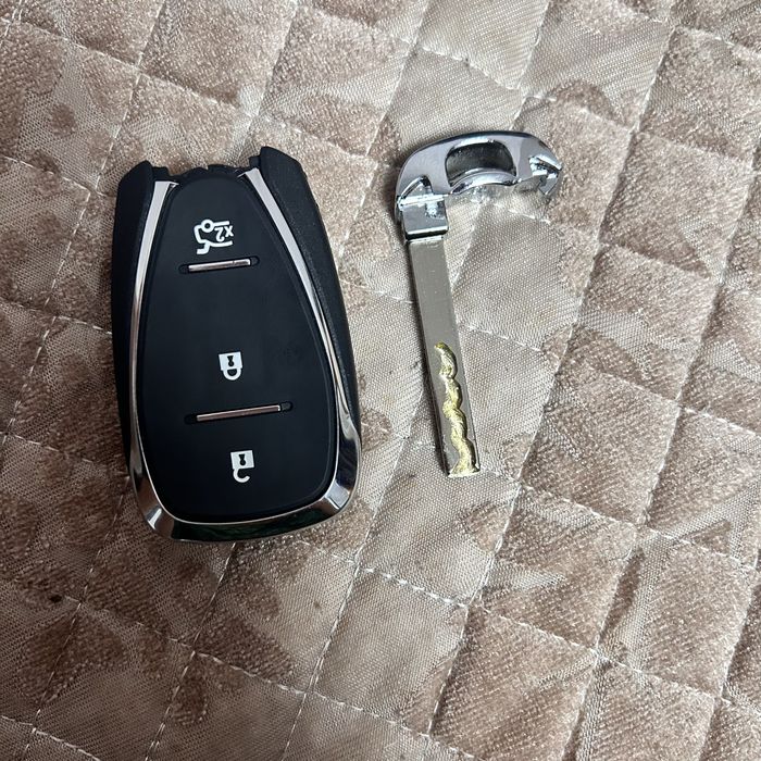 Продам оригинальный смарт-ключ Chevrolet Onix