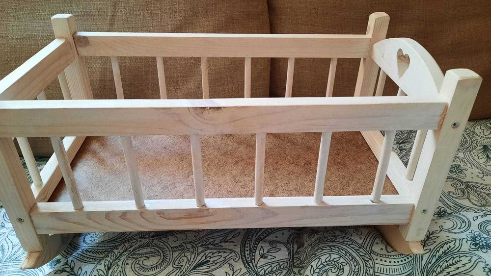 Креватче за кукли ръчна изработка