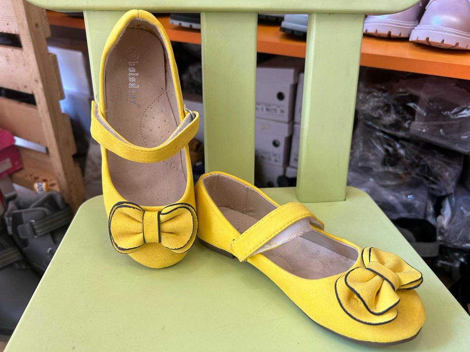 Детски обувки на едро