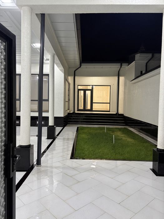 Uy sotiladi  3 sotix tayyor pod kluch  qibray tumani obod kochada