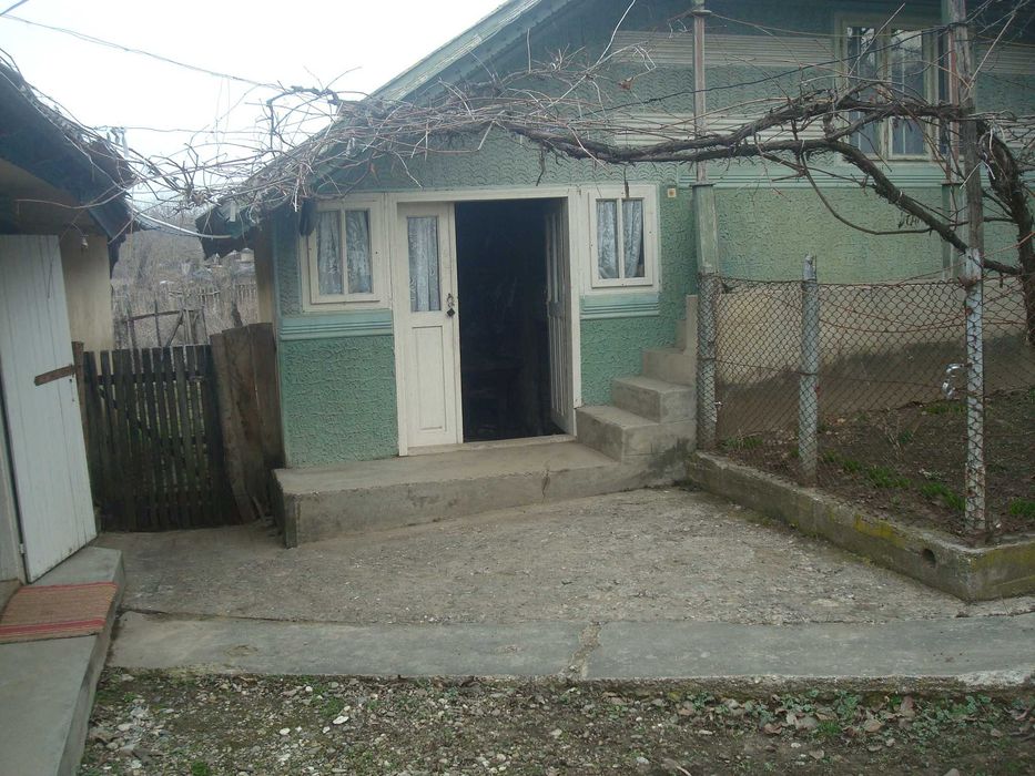 Gospodărie de închiriat la țară, comuna Huruiești, județul Bacău