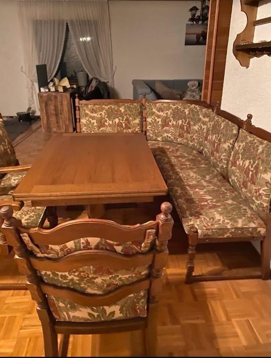 Кухненски ъгъл с маса