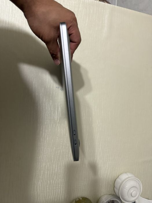 MacBook Pro 13″ с Touch Bar.