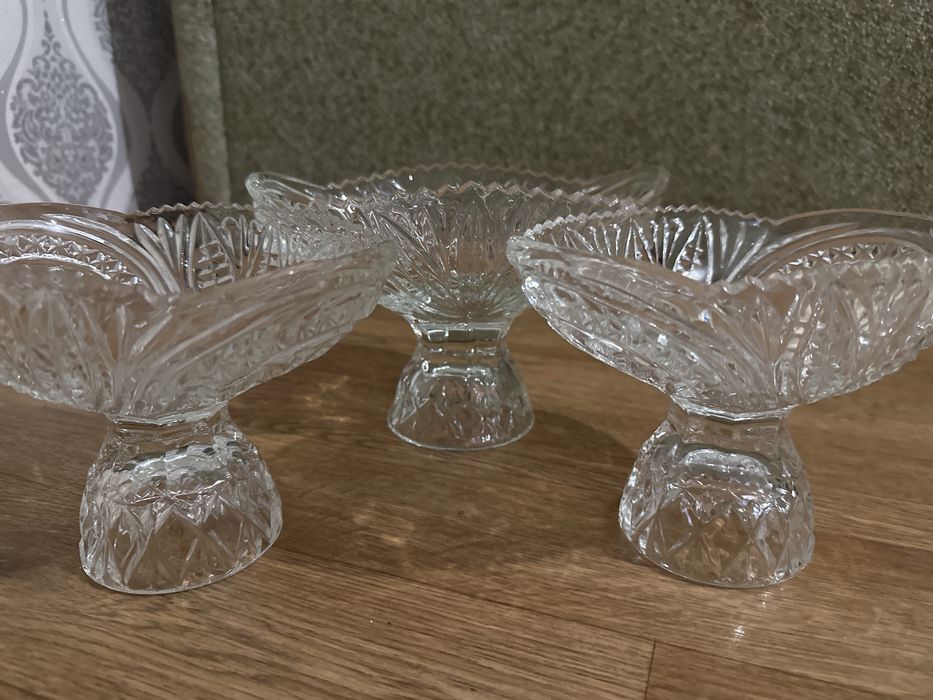 Хрустальные вазы три штуки