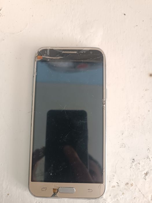 Samsung galaxy j500 platasi ishlaydi