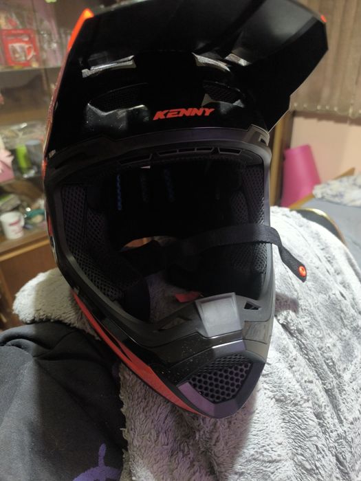Чисто нова Каска kenny