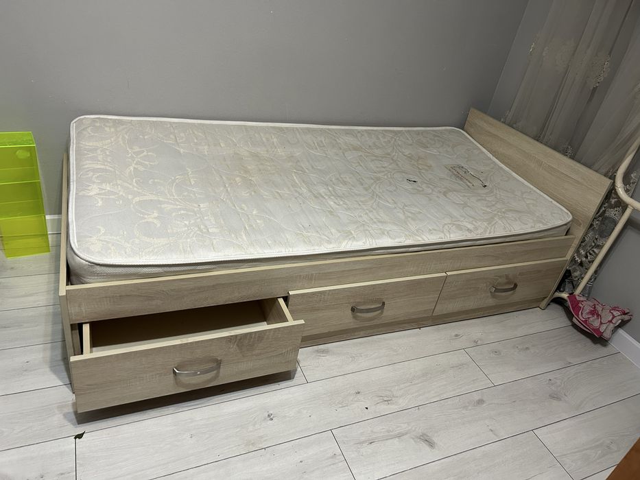 продам кровать  180*70 в отличном состояние
