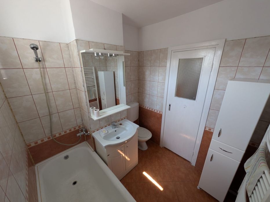 Inchiriez apartament 2 camere - Tudor, Bul 1 Dec 1918, ideal pt studenti