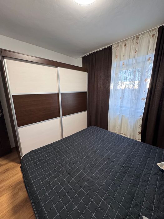 Închiriez apartament 3 camere