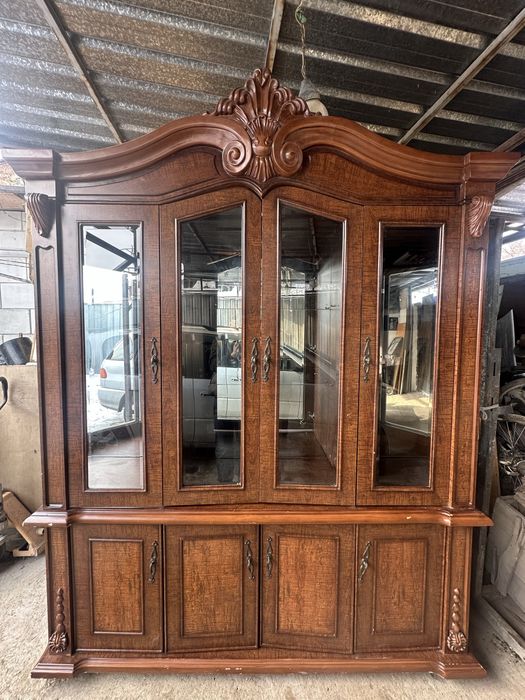 Столь со стулями и сервантом (дерево орех)