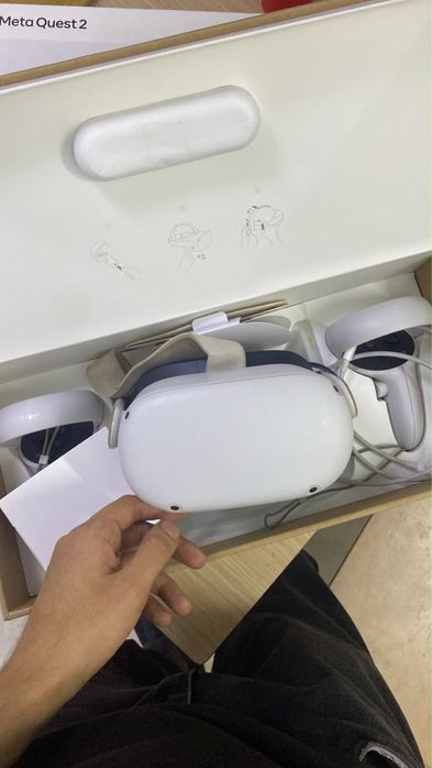Продам vr очки Meta Quest 2