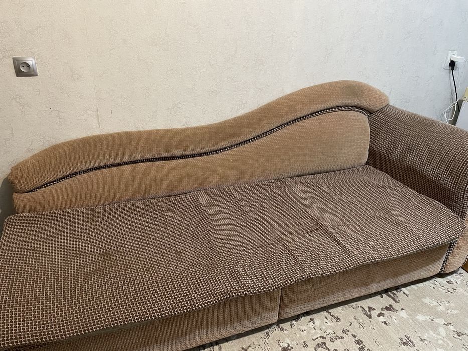 Продаю диван (тахту) старый