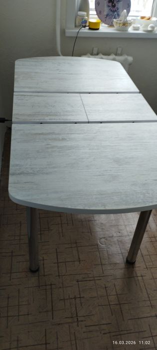 Продам стол кухонный