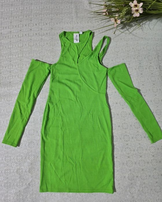 Rochie mulata umeri goi, marime S