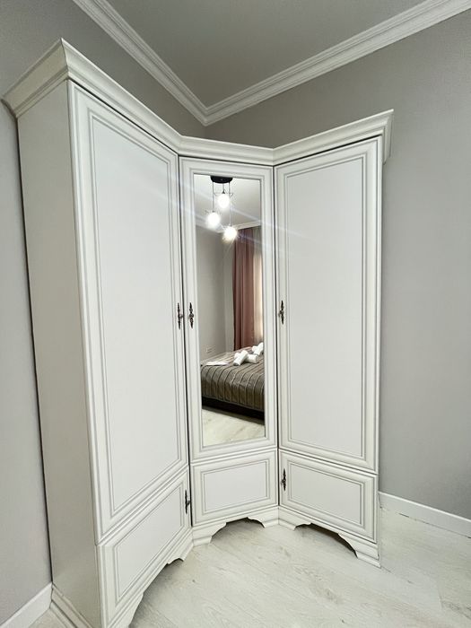 Шкаф угловой для одежды