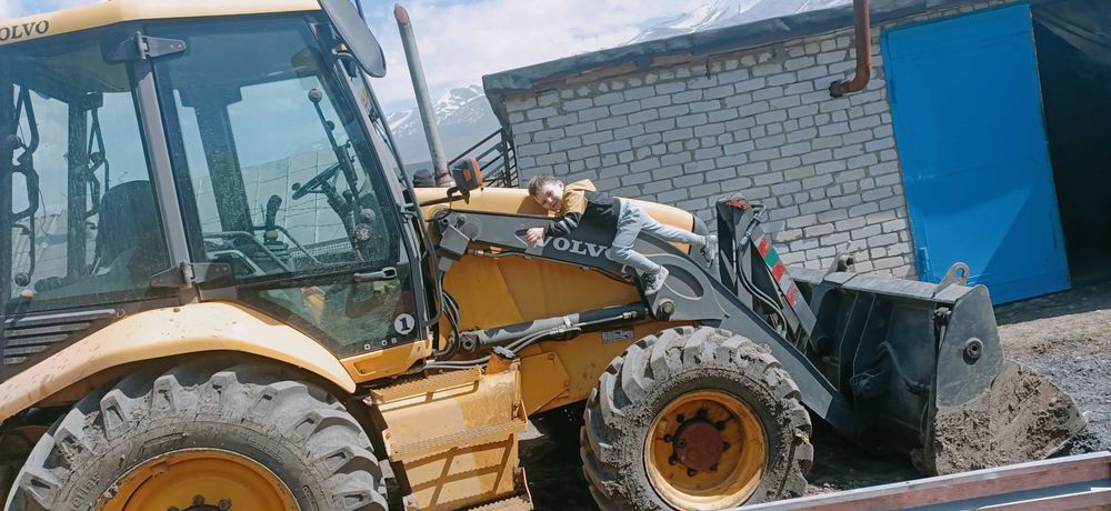 Экскаватор погрузчик