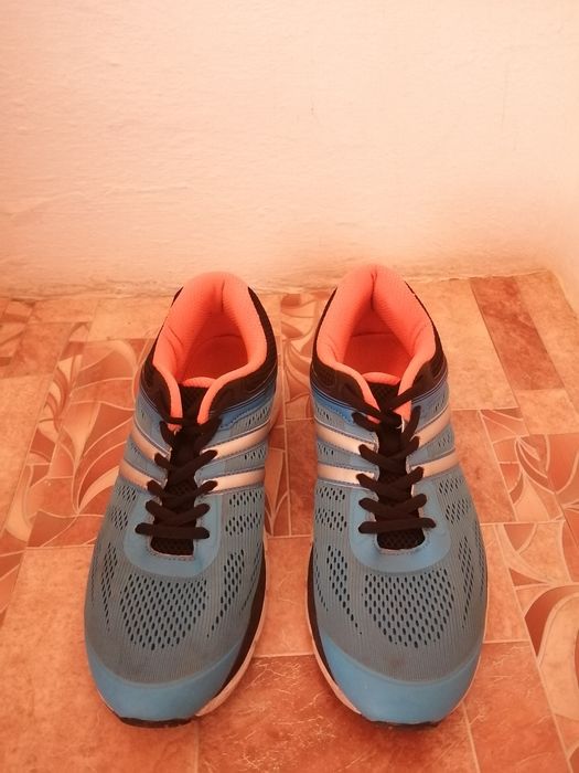 Продам кроссовки