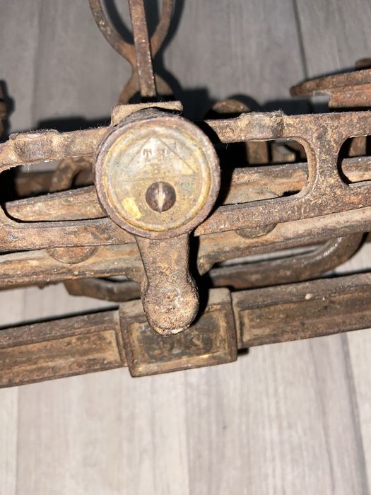 Античен кантар, 1912 г., оригинални тежести, маркиран T H B