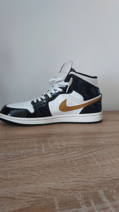 Jordan 1 Mid, Metalic Gold