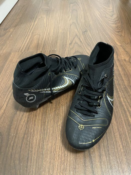Vand ghete de fotbal Nike cu crampon de fier