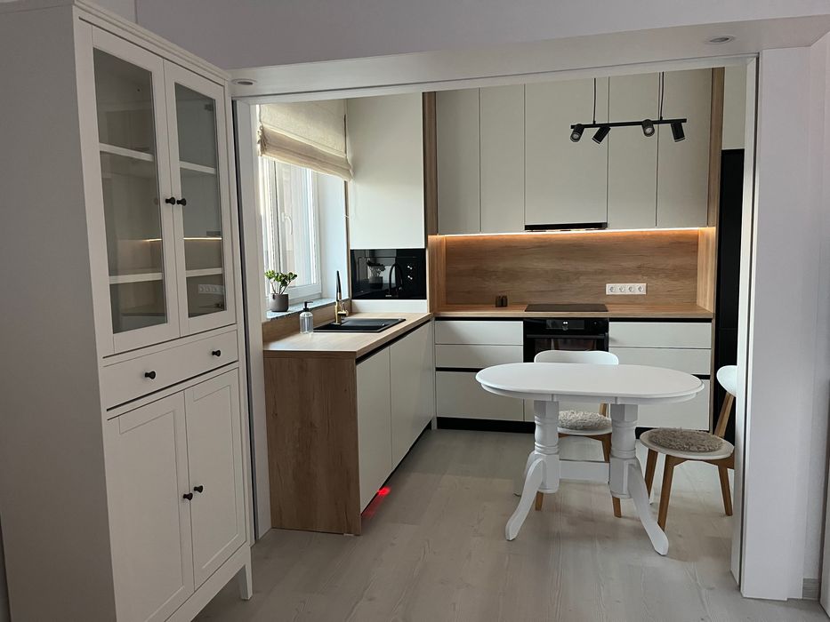 Închiriez apartament nou, impecabil, este la prima închiriere!